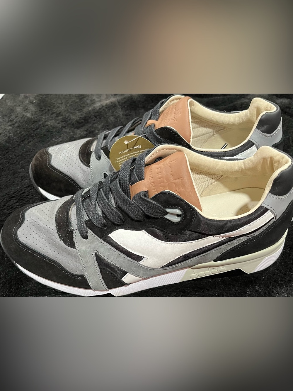 Diadora Logo Detail Sneakers in Gray & White
